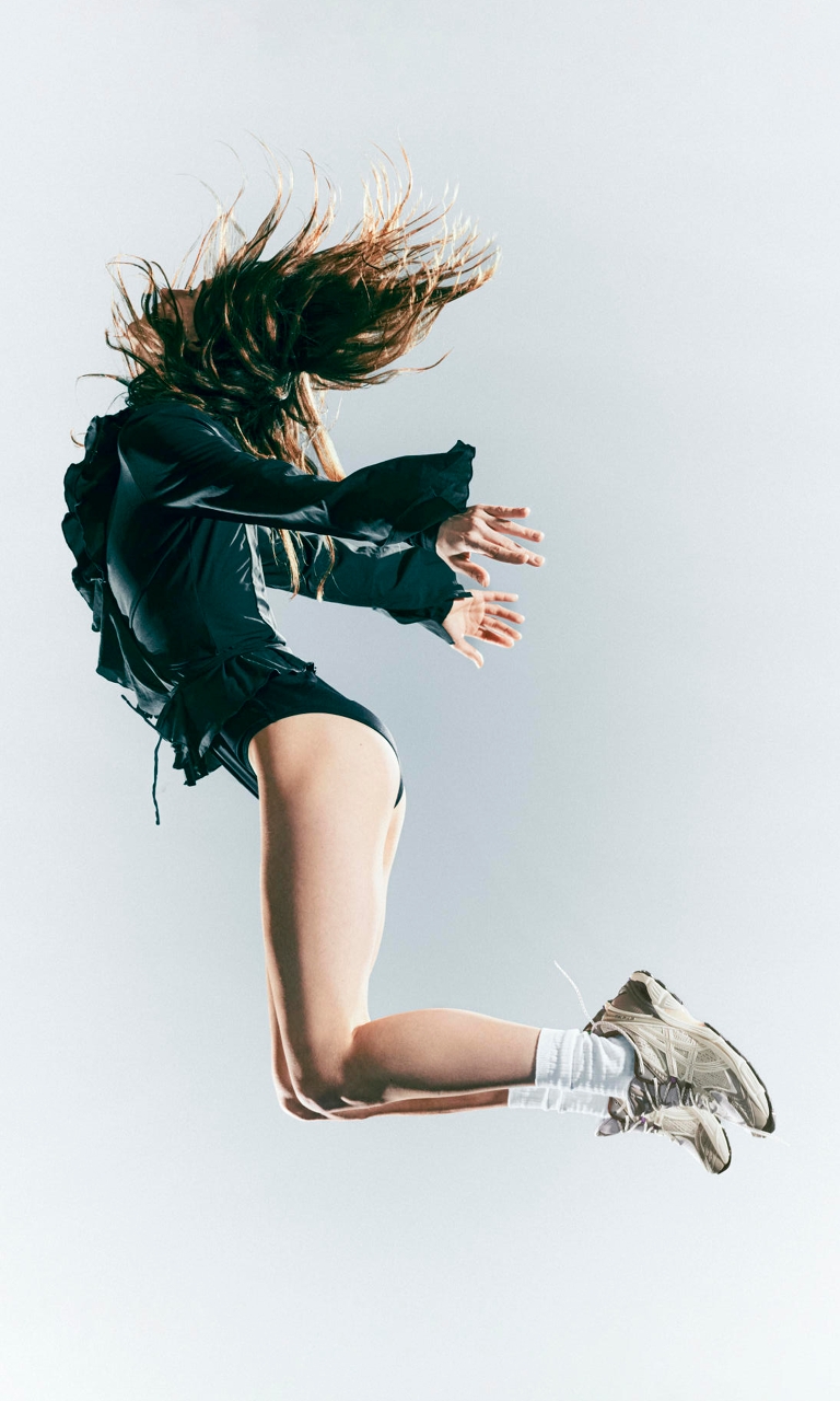Woman falling in Asics Woodwood GT2160 shoes