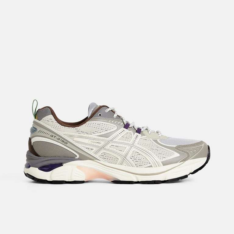 Asics Woodwood GT2160 on display
