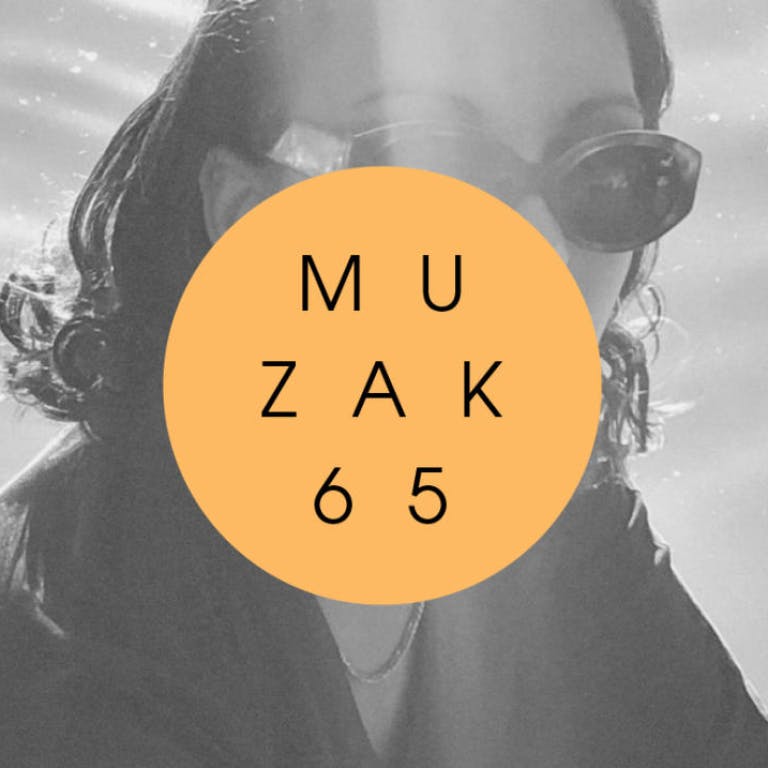 Woman with sunglasses. The image is black and white.